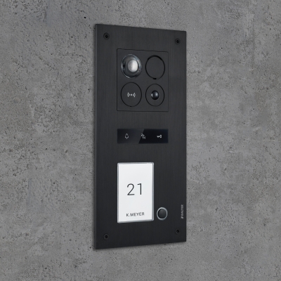 BALTER ERA Black IP Unterputz-Türstation für 1 Teilnehmer, Full HD 1080p, IP 2-Draht BUS, Tag/Nacht, 180°, RFID, 2x Türschlösser BALTER ERA Black IP Unterputz-Türstation für 1 Teilnehmer, Full HD 1080p, IP 2-Draht BUS, Tag/Nacht, 180°, RFID, 2x Türschlösser